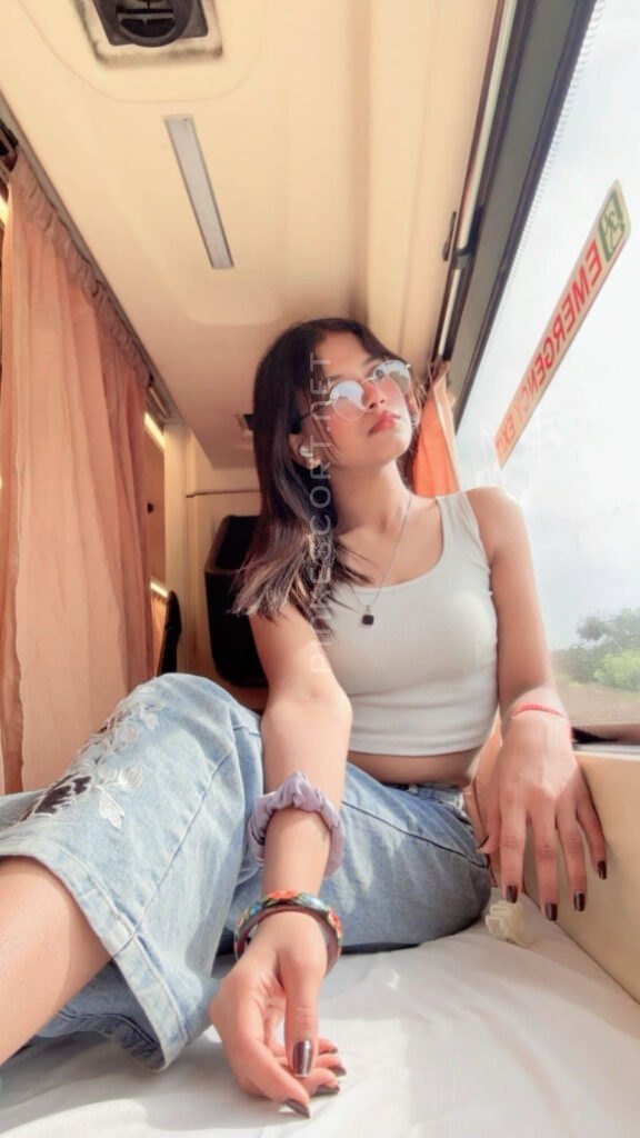 Photograph 2 of Ishita Roy